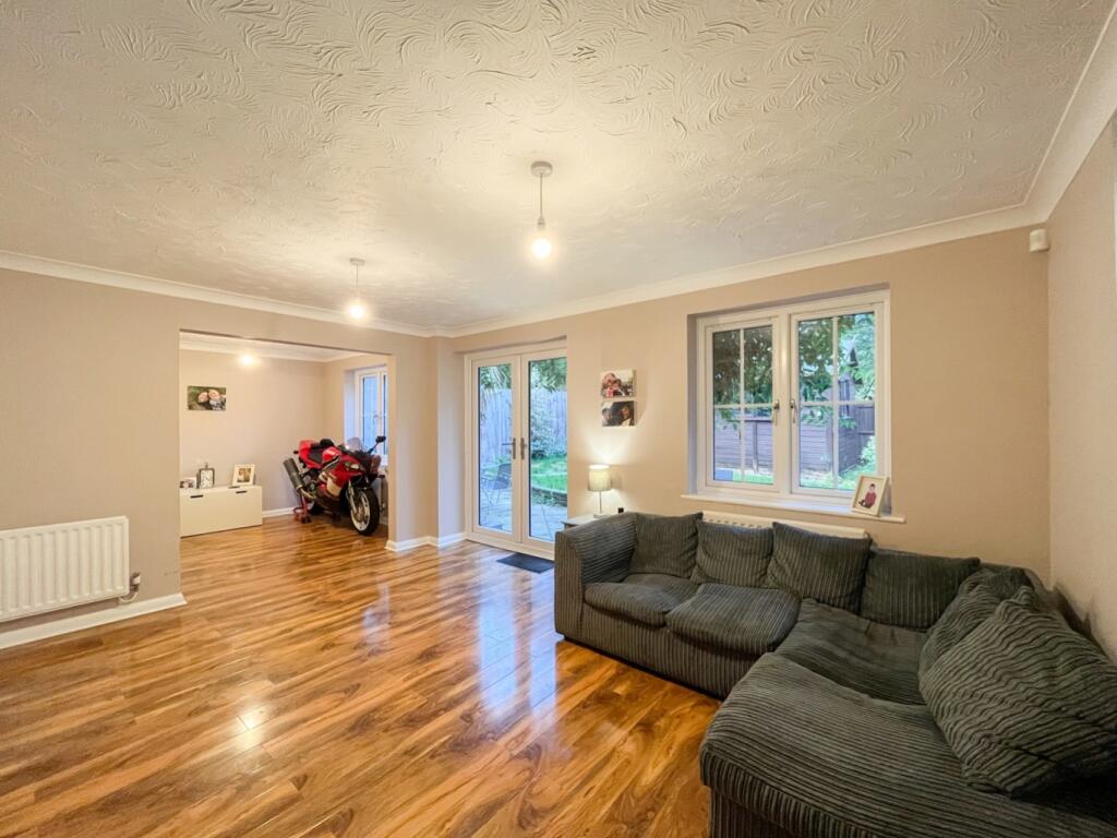 Windermere Close, Stevenage, Hertfordshire, SG1 photo 2