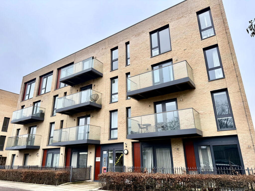 2-bed flat on Metropolitan Court Hayling Way, Edgware, HA8, £350,000