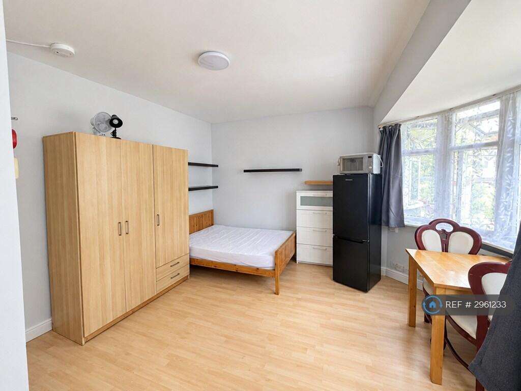 1-bed house on Eastcote Avenue, Greenford, UB6, £1,050/mo