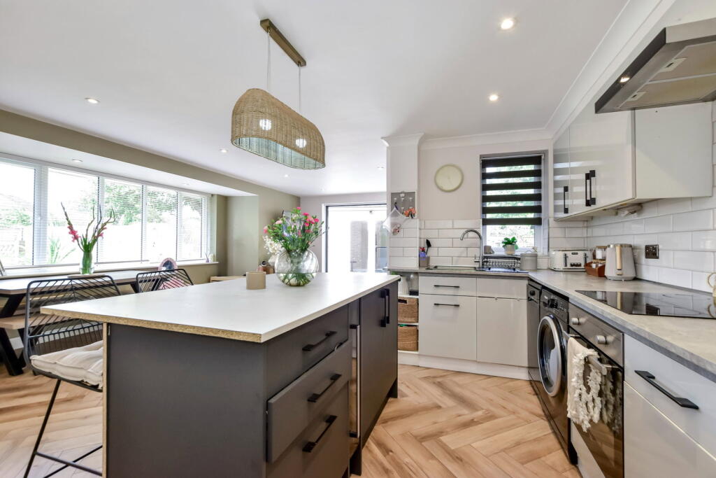 Magnolia Avenue, Abbots Langley, WD5 0SW photo 3