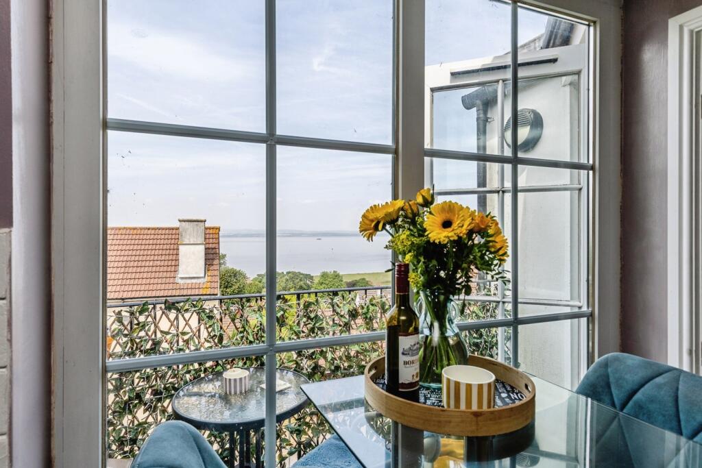 Apartment in Portishead, North Somerset - View 3