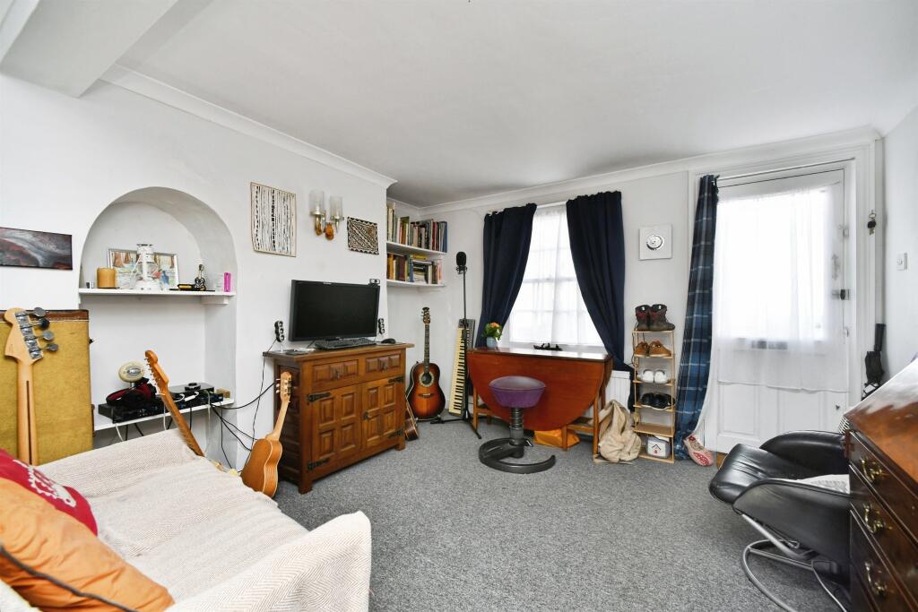 House in Brighton - View 3
