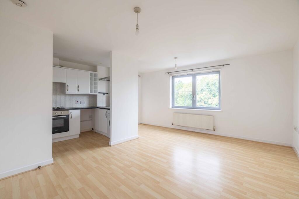 Apartment in Slough - View 3