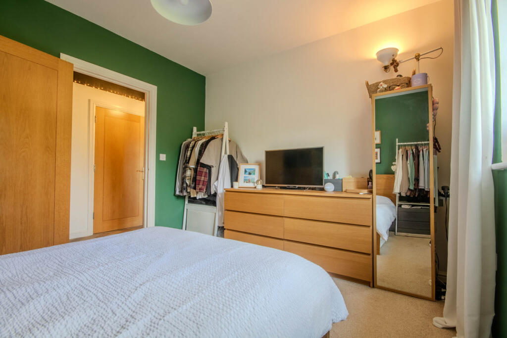 Apartment in Cardiff, Pentwyn - View 5