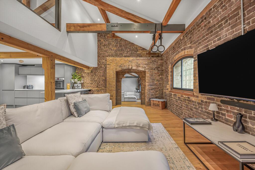 Main image of property: Port East Apartments, 14 Hertsmere Road, London, E14