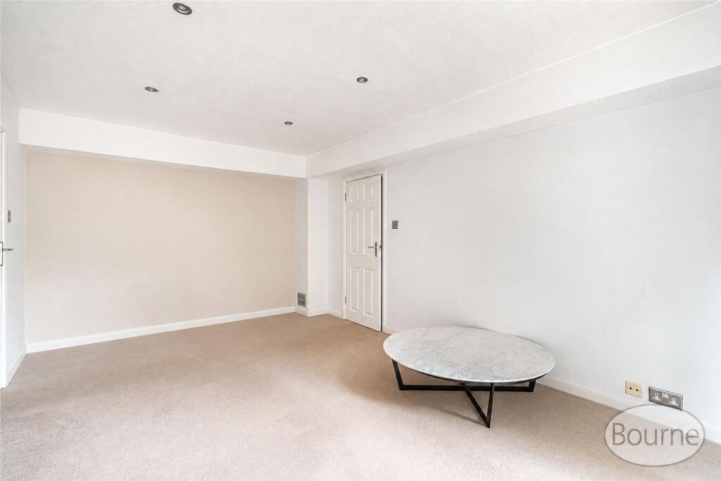 Apartment in Guildford, Surrey - View 3