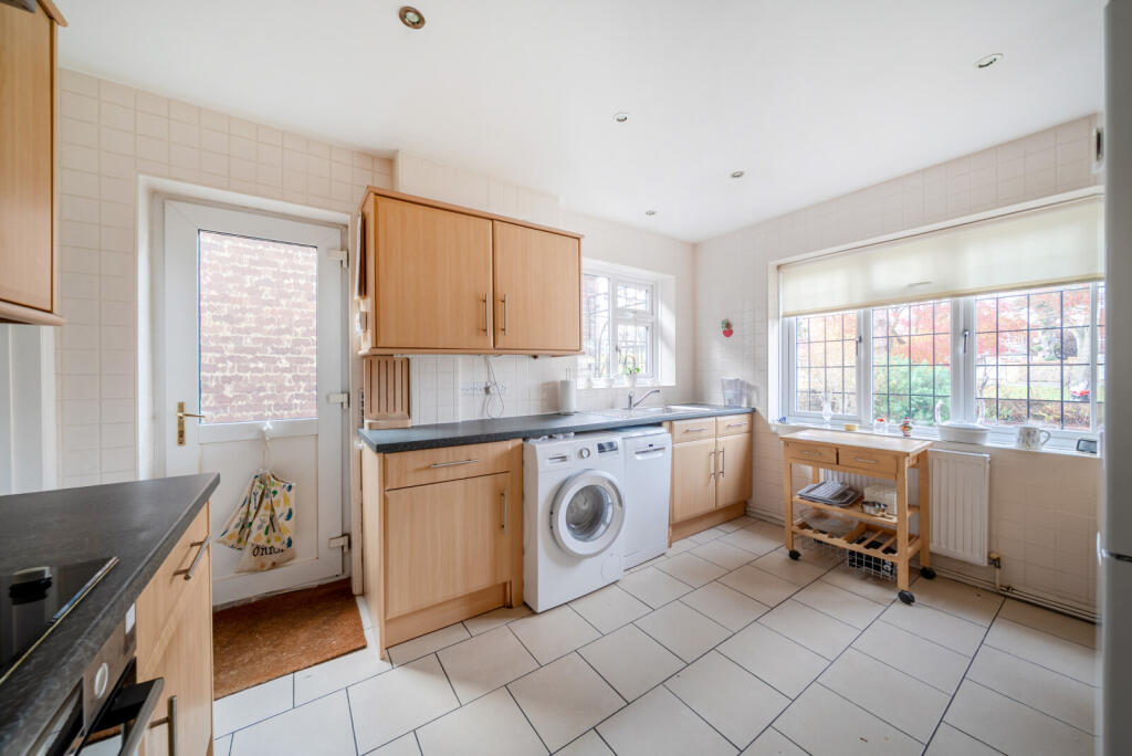 Green Lane, Shepperton, TW17 photo 4