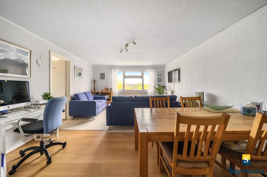 Apartment in Guildford, Worplesdon - View 2