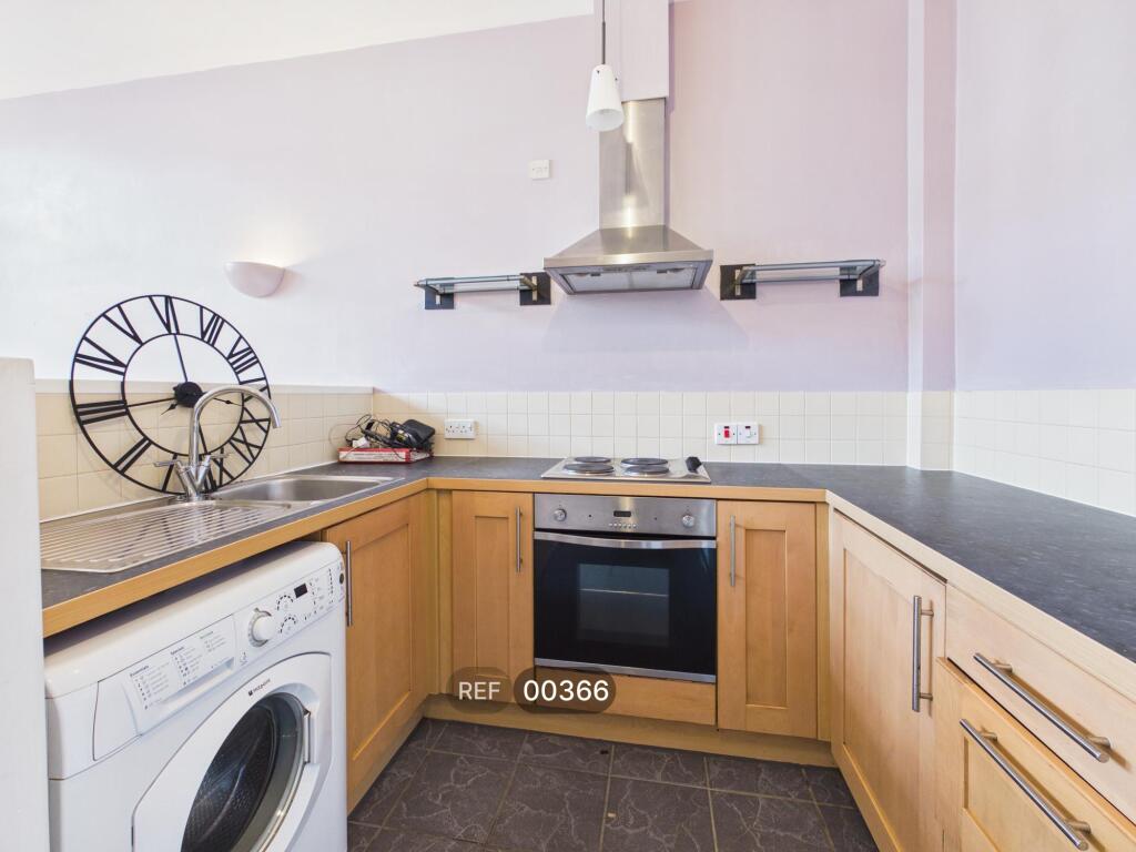 Apartment in Hull, Garrison Side, Old Town - View 2