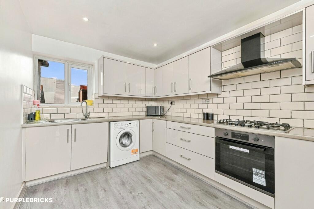 House in Wakefield - View 4