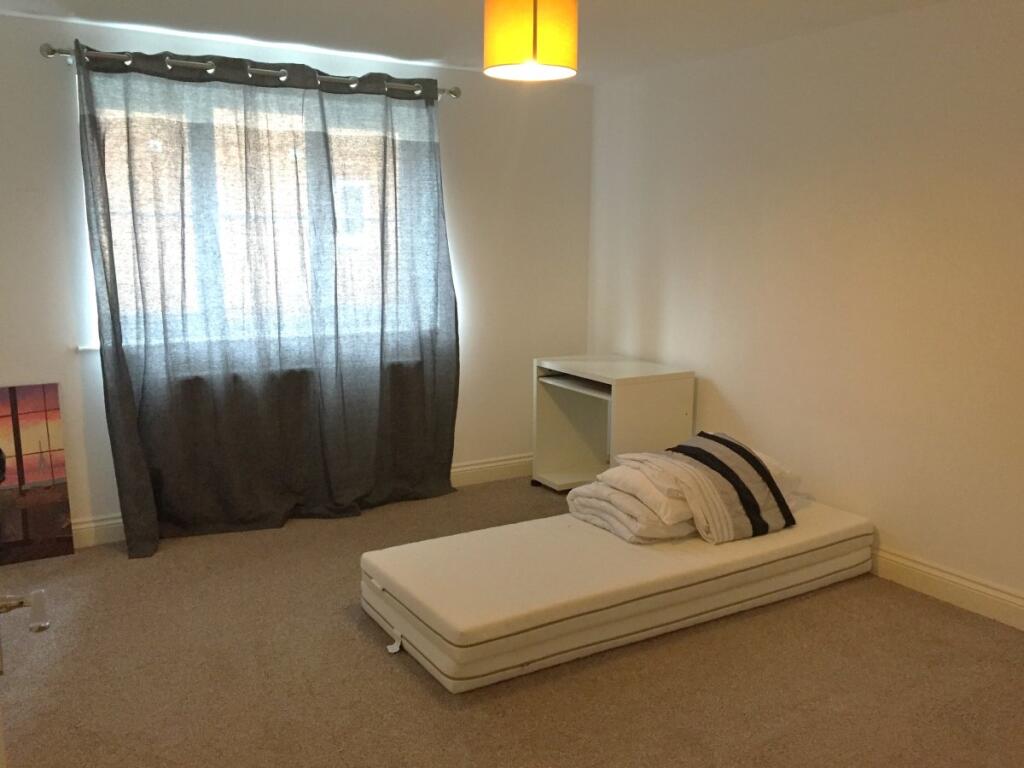 Apartment in Romford - View 5