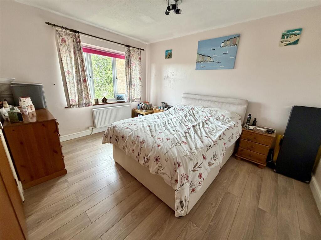 House in Bristol, Kingswood - More