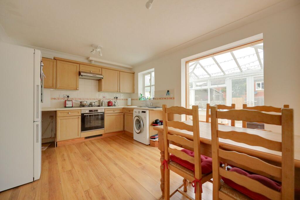 Blackbird Close, Burgess Hill, RH15 photo 4