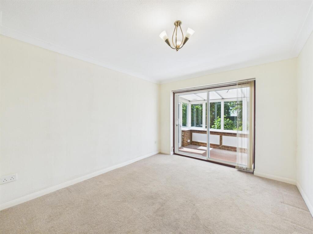 Seaford Close, Ruislip photo 4
