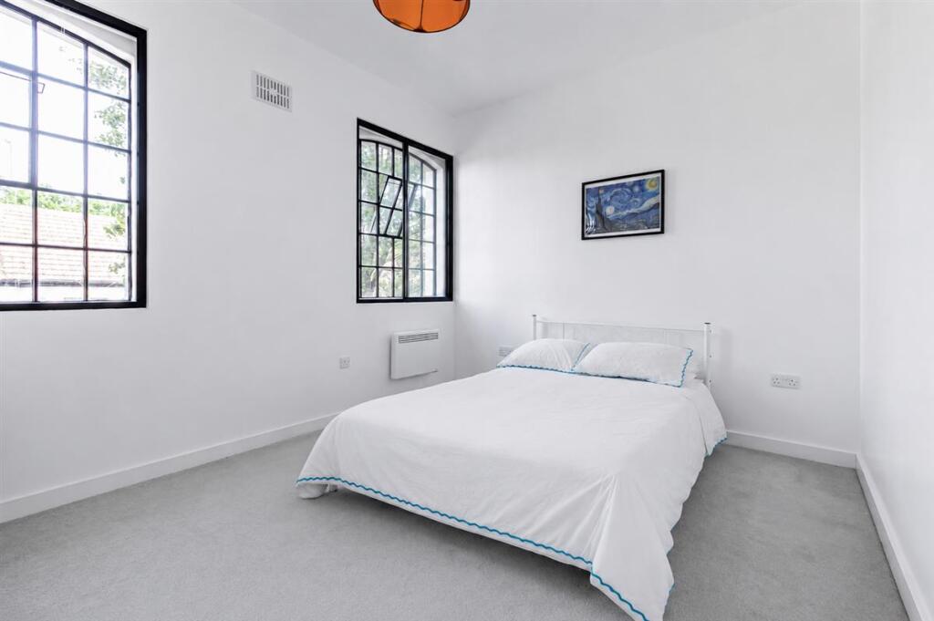 Apartment in London - More