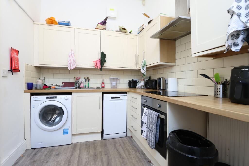 5 bedroom flat for rent
