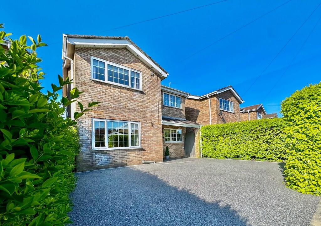 Main image of property: Waunlon, Porthcawl, Bridgend (County of), CF36