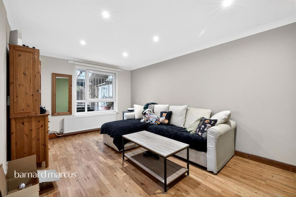 House in London - View 2