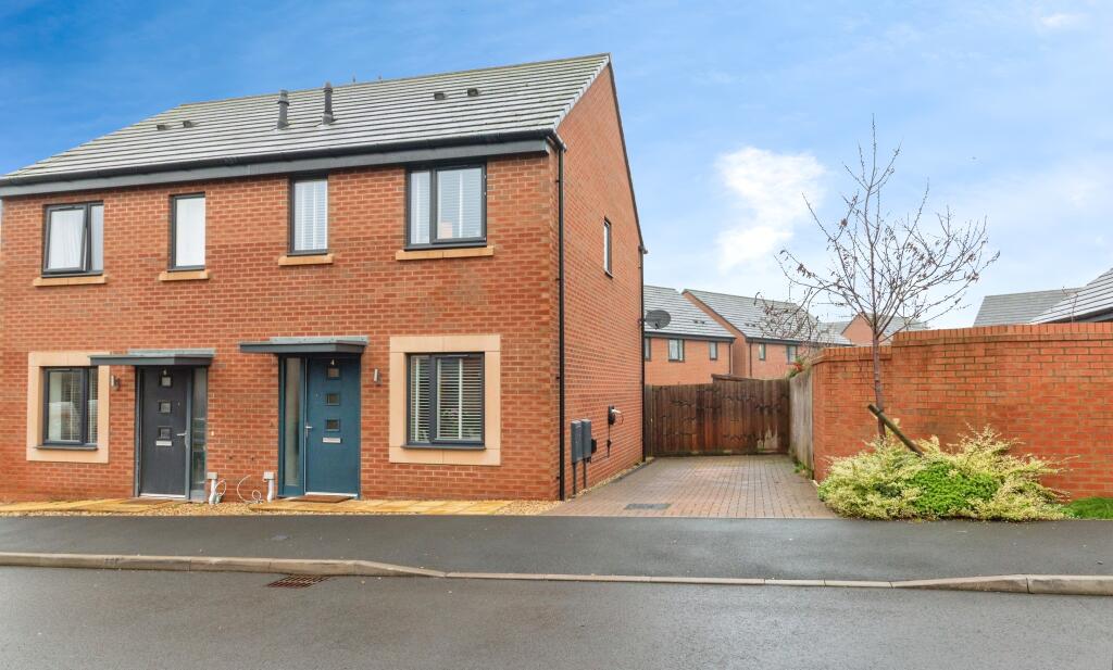 2-bed semi-detached on Archway Drive, Priorslee, Telford, TF2, £225,000