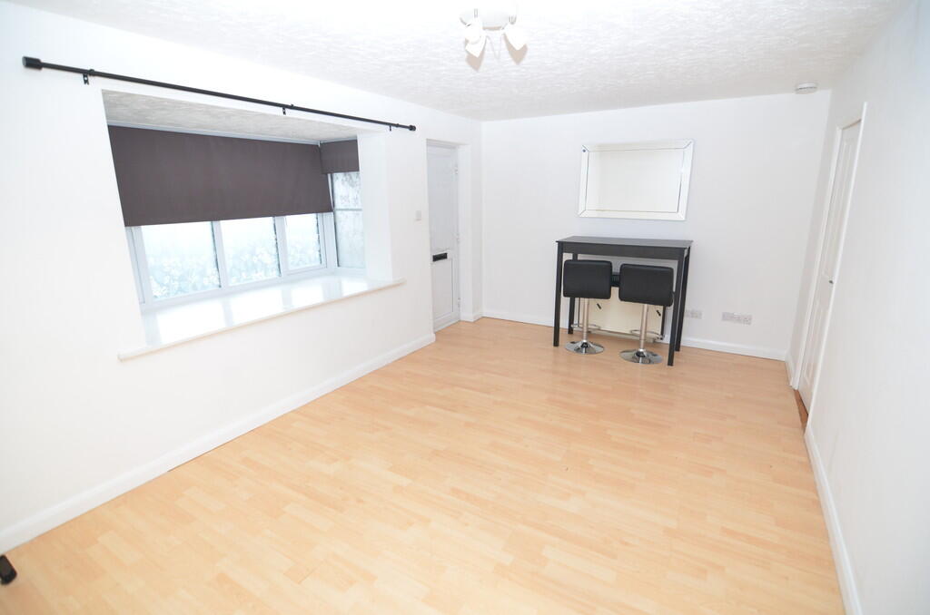 Apartment in Dartford - View 5