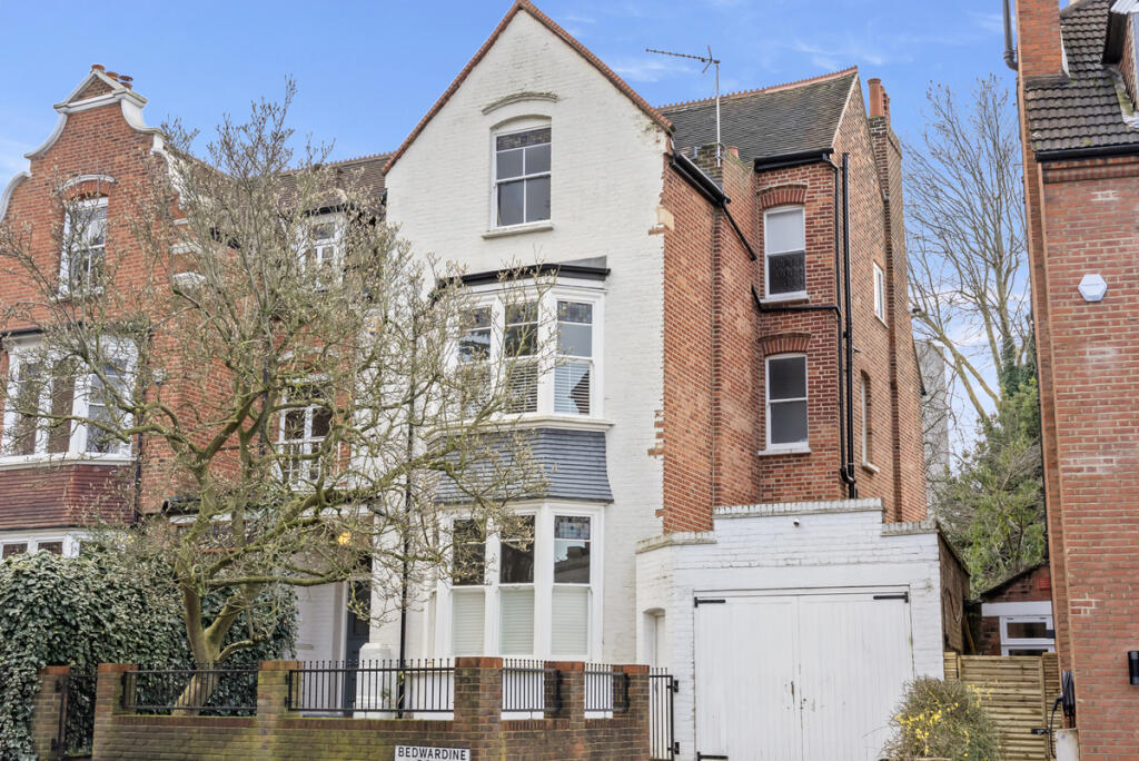 Main image of property: Bedwardine Road, London, SE19