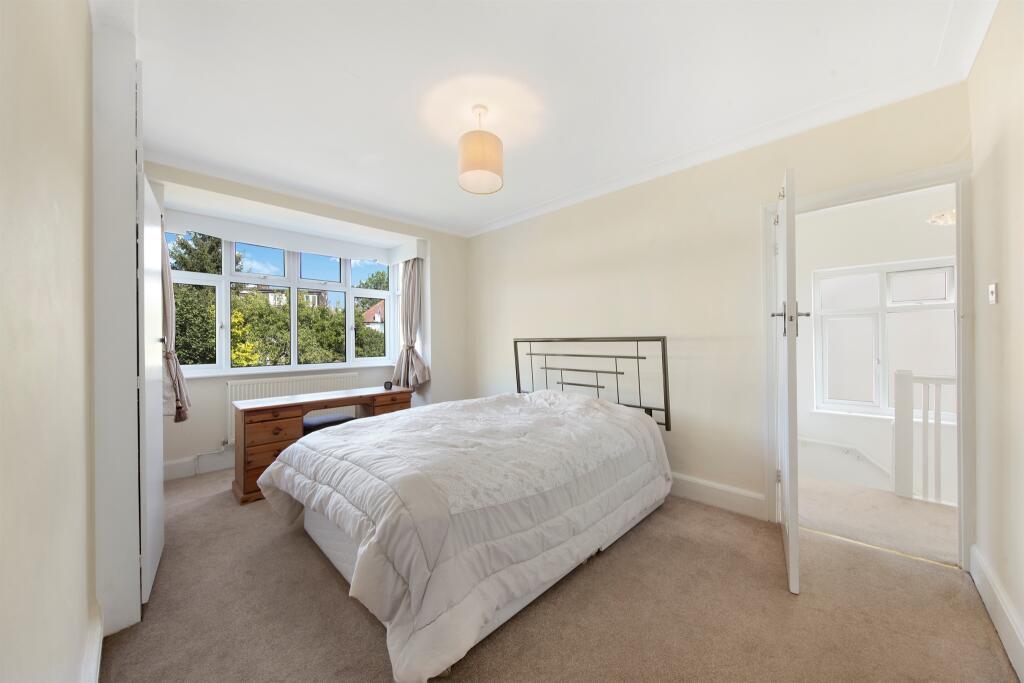 House in London - View 5