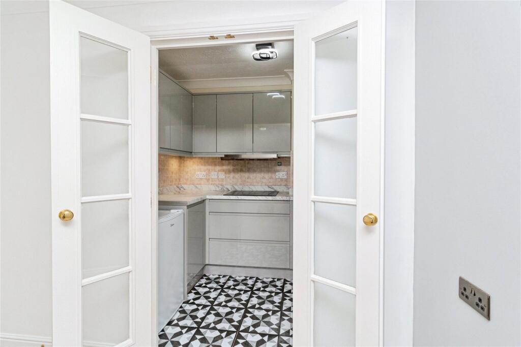 Apartment in Stoke-on-Trent - More
