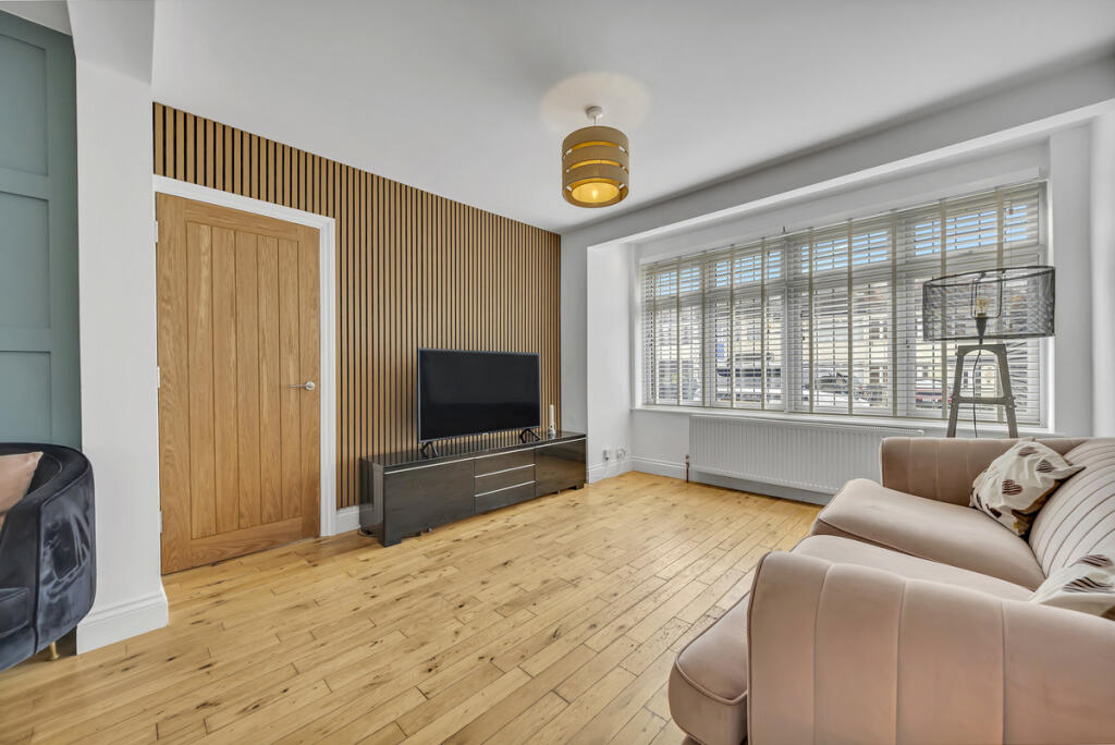 House in London, Collier Row - View 5