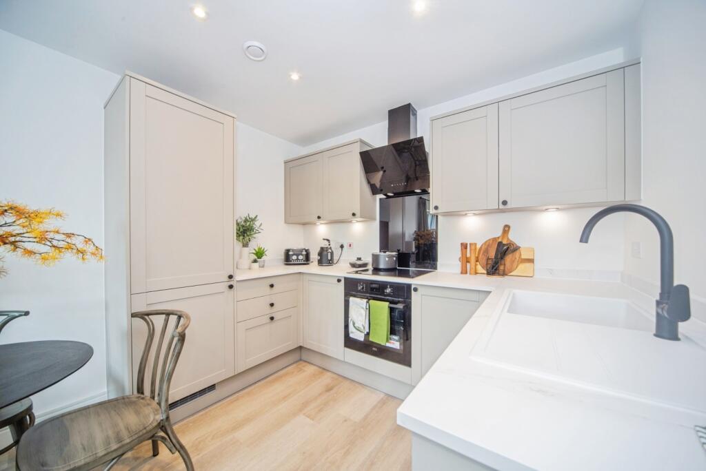 Apartment in Southampton - View 3