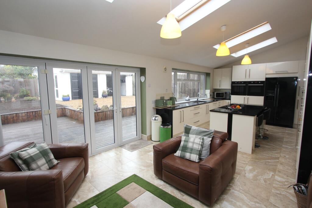 5, Sea View Place, Llantwit Major, CF61 photo 2