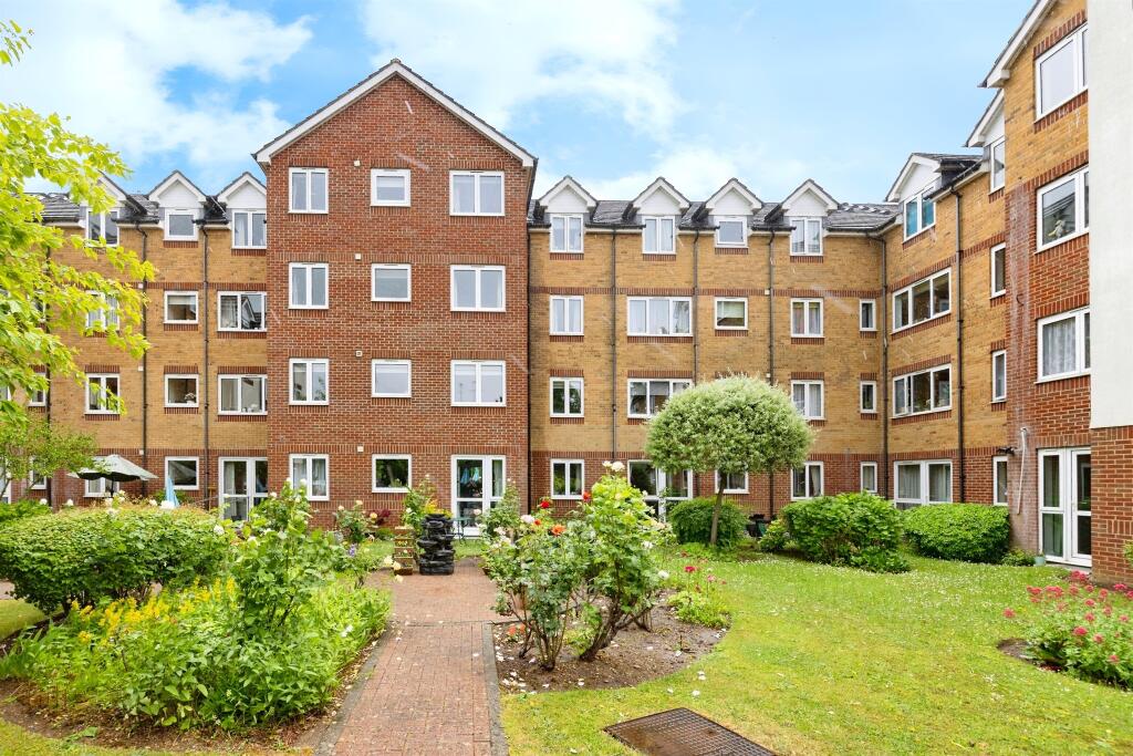1-bed house on Lower High Street, Watford, £125,000