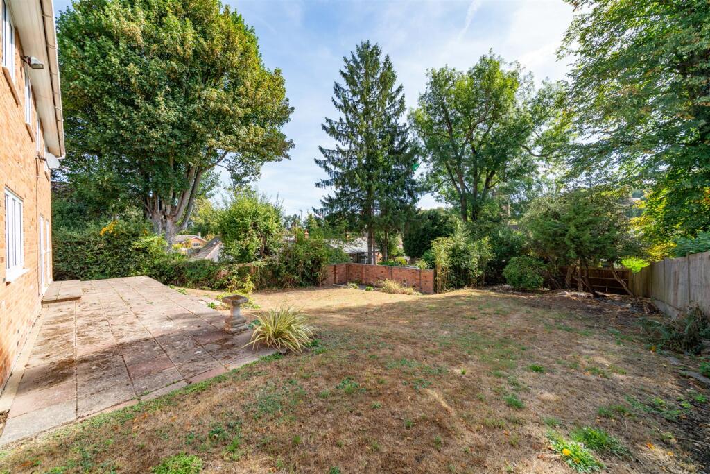 Copper Beech Close, Felden, Hertfordshire, HP3 0DG photo 4