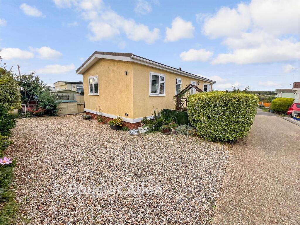 Pooles Lane, Hullbridge, Essex photo 2