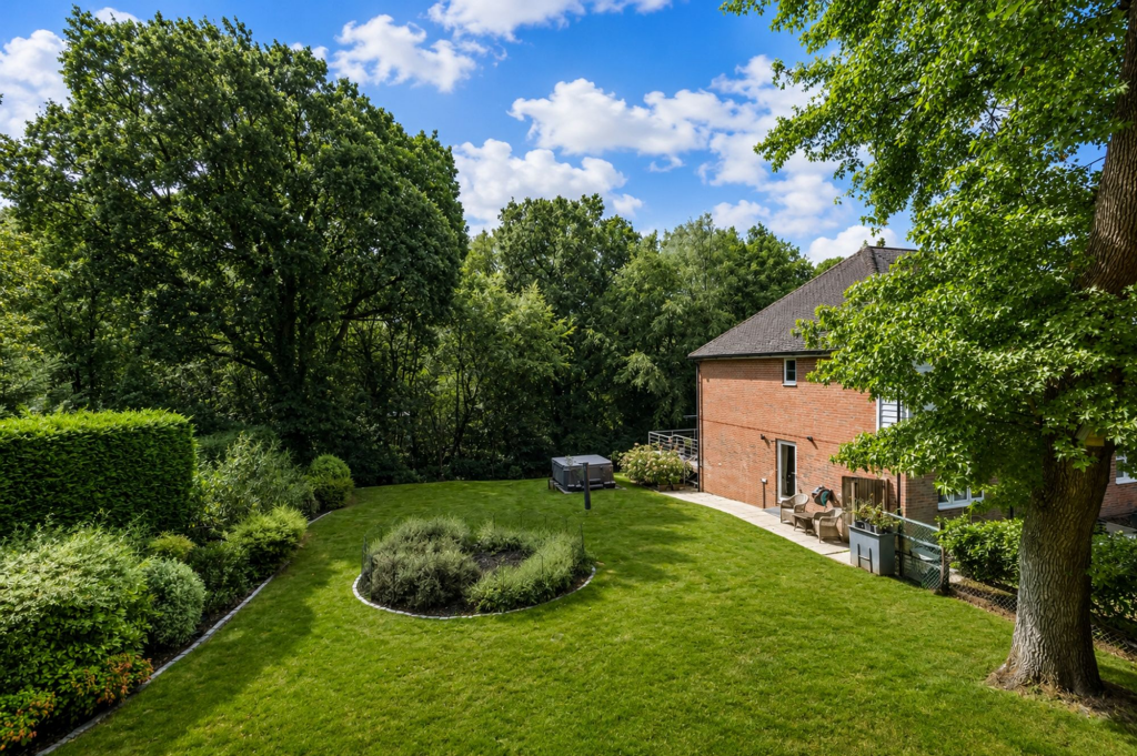 House in Wealden, Crowborough - More