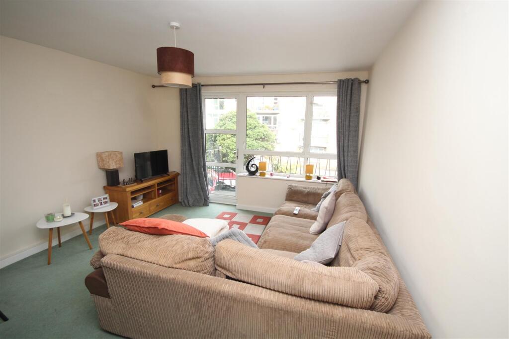 Apartment in Salisbury, Wiltshire - View 2