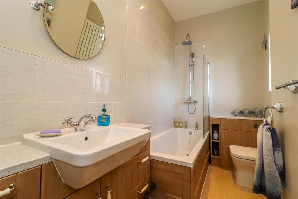 House in Wakefield, Lindale Park, Alverthorpe - View 4