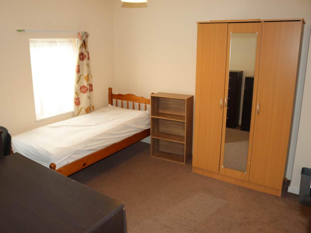 Lark Rise, Hatfield, Hertfordshire - More