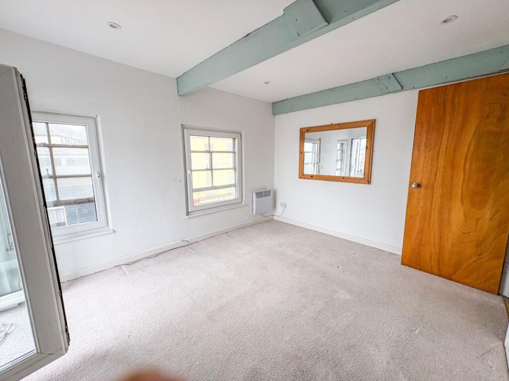 Flat 2, 9 Albert Street, Penzance, Cornwall, TR18 2LR photo 3