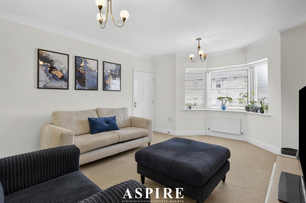 Apartment in Southend-on-Sea - View 5