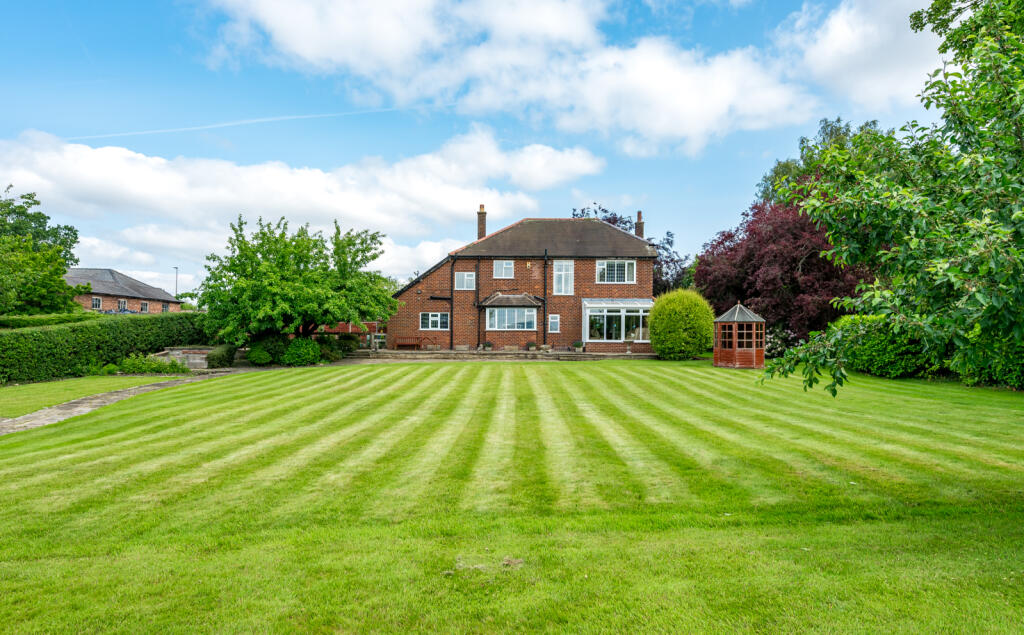 Adlington Road, Wilmslow, Cheshire, SK9 photo 4