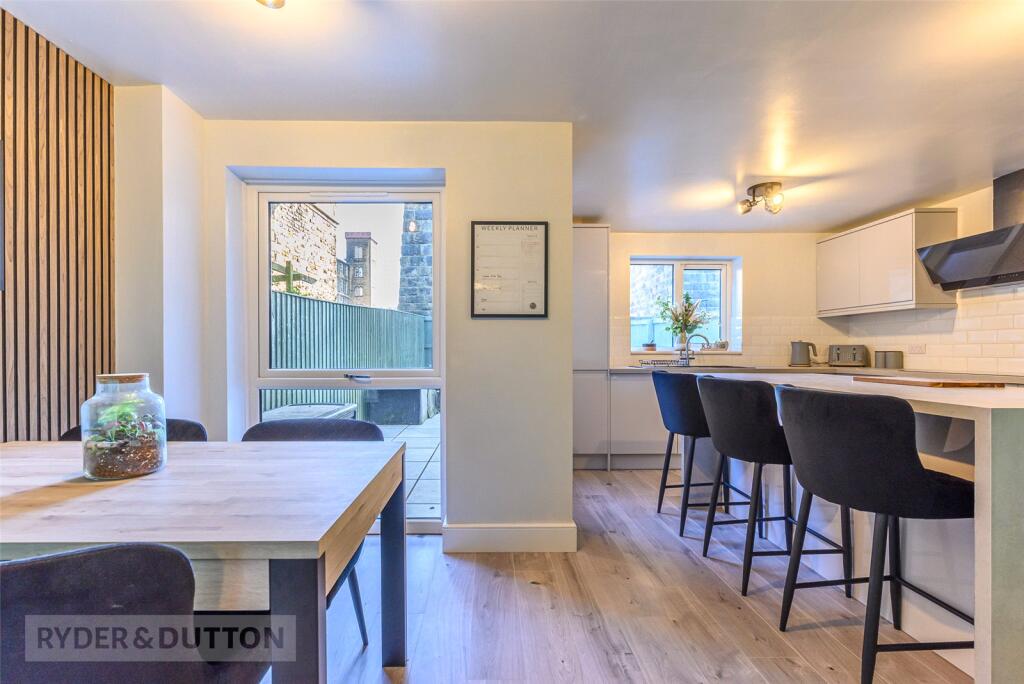 Dale View, Longwood, Huddersfield, West Yorkshire, HD3 photo 3