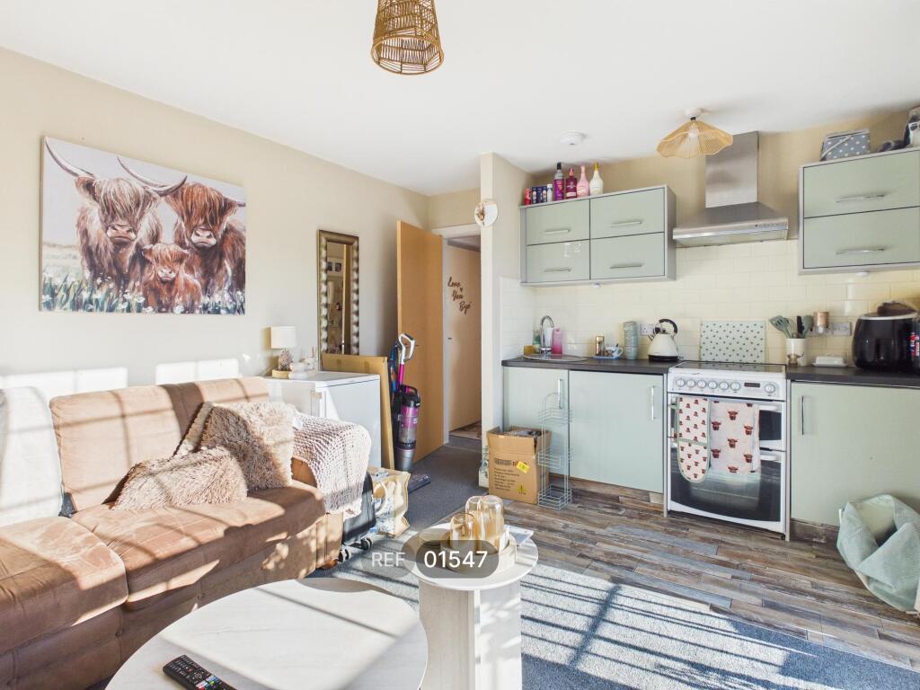 Apartment in Hull - View 4