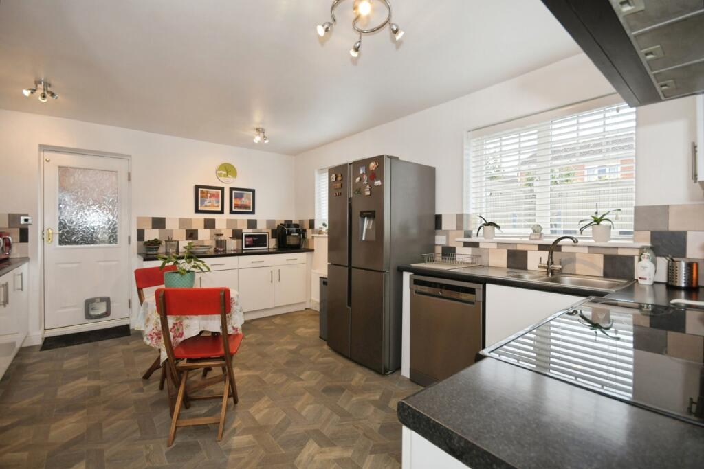 Little Brind Road, Chesterfield, Derbyshire, S41 photo 4