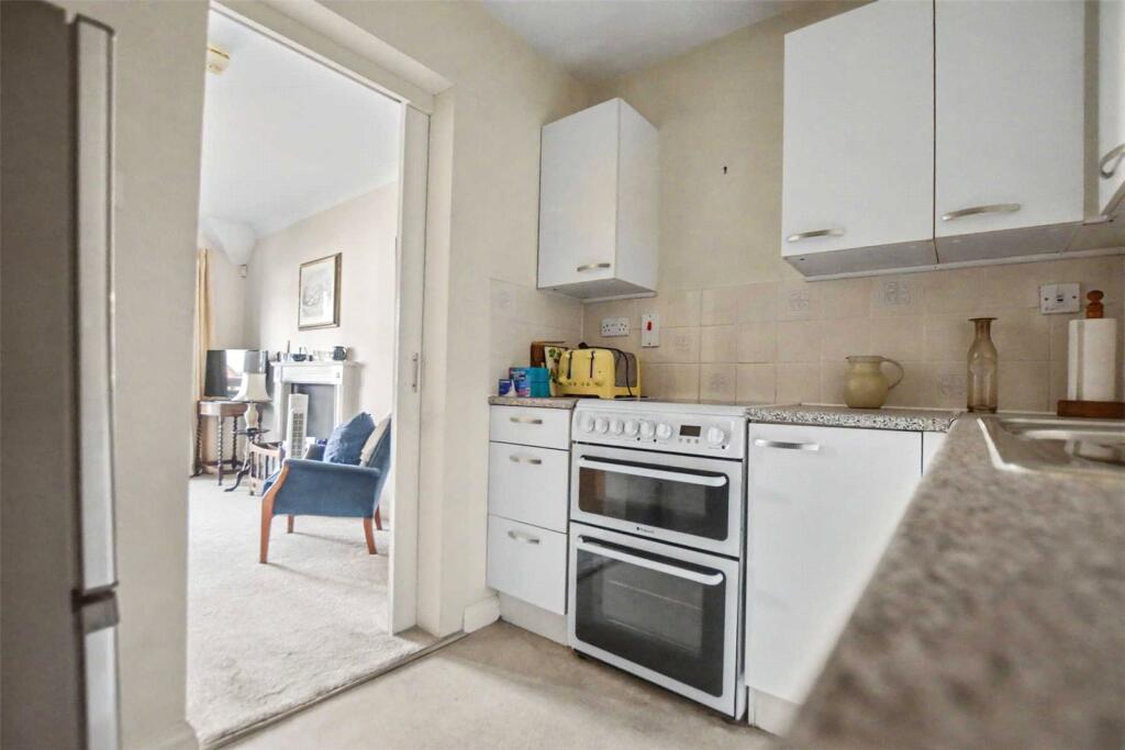 Apartment in East Hampshire, Alton - More