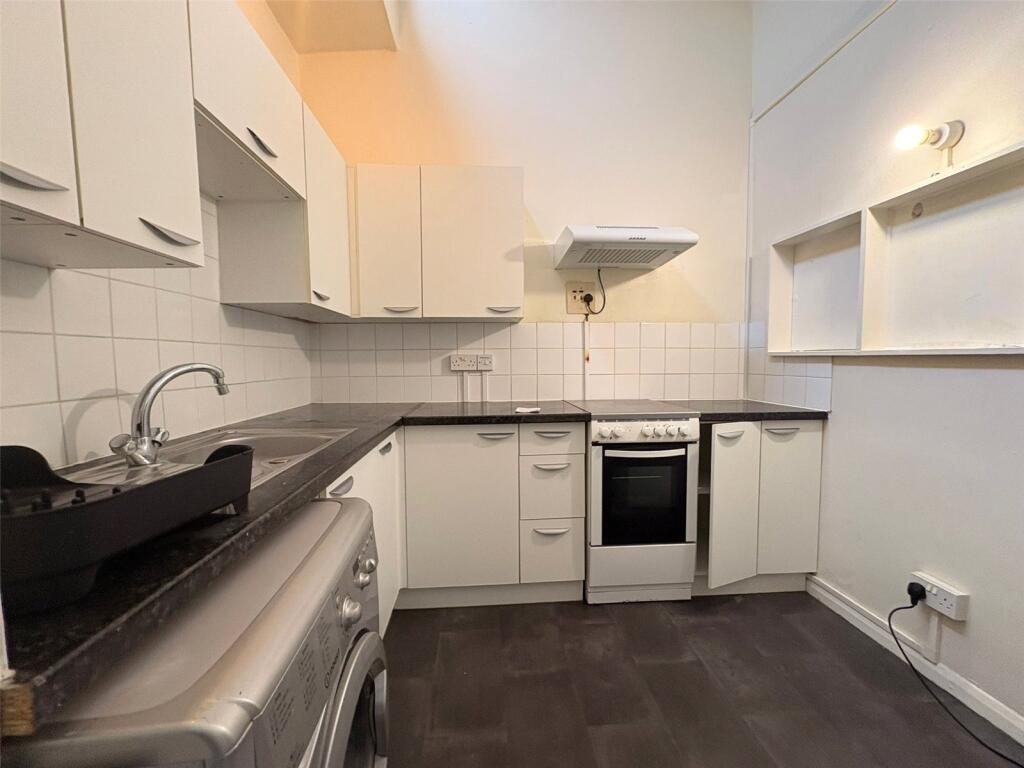 Main image of property: The Parade, Reading Road, Yateley, GU46