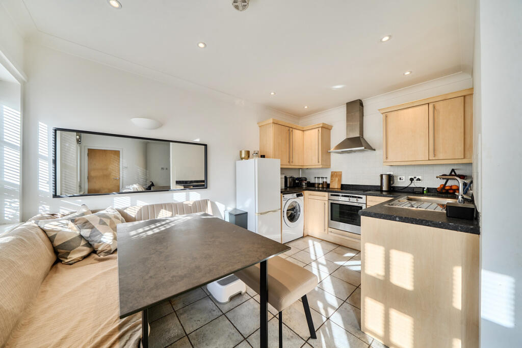 House in London, Bellingham, Southend - View 4