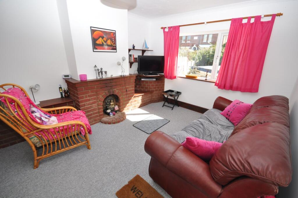 Walton Road, Kirby-le-soken photo 2