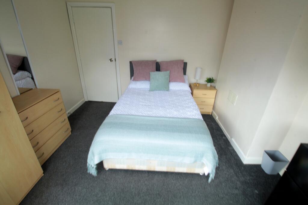 Main image of property: 105 Carholme Road, Lincoln, Lincolnshire, LN1 1RT