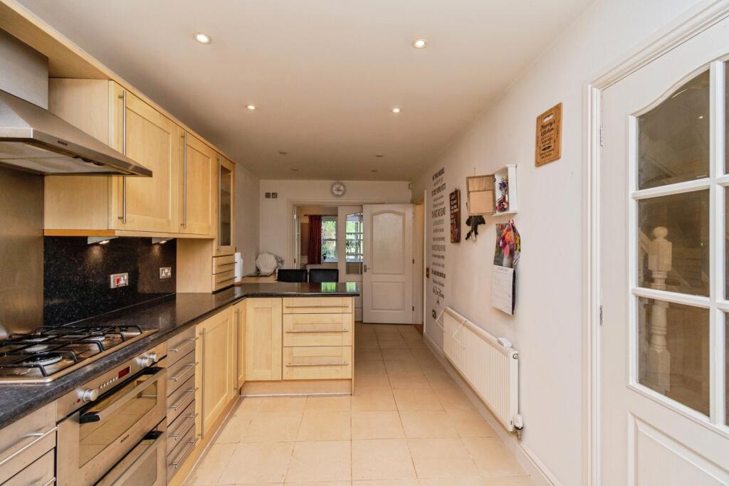 House in Lichfield, Burntwood - View 4