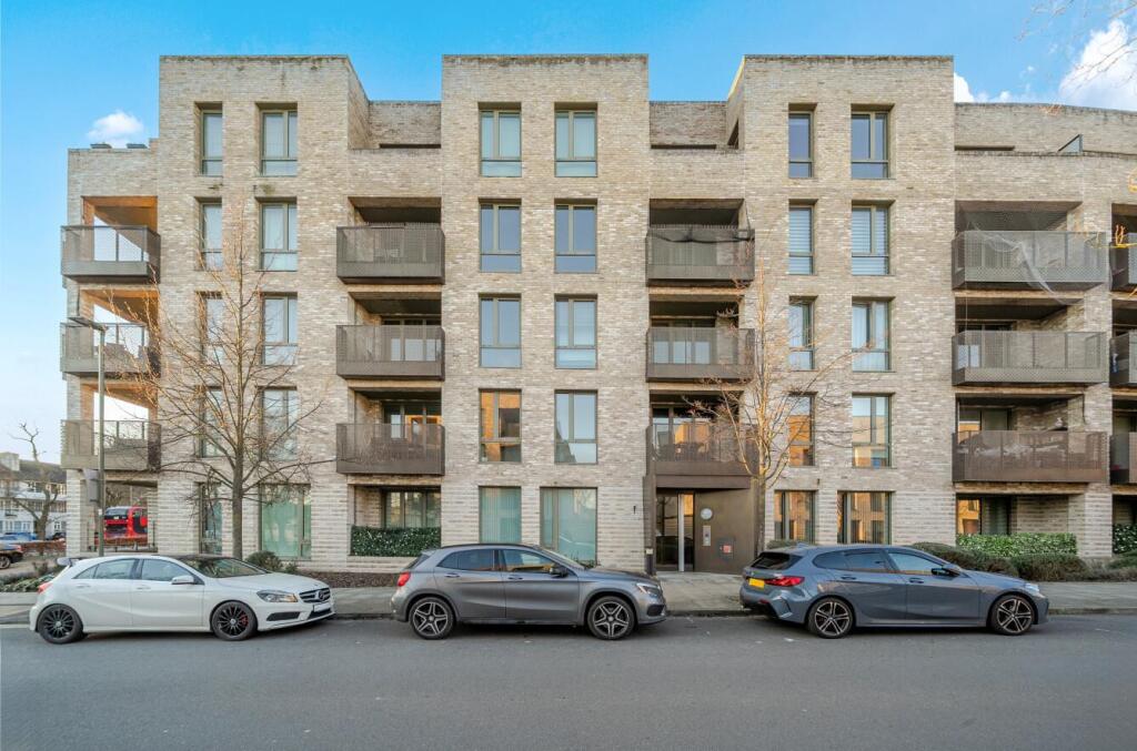 2-bed flat on Welford Court, Edgware Green, HA8, £485,000